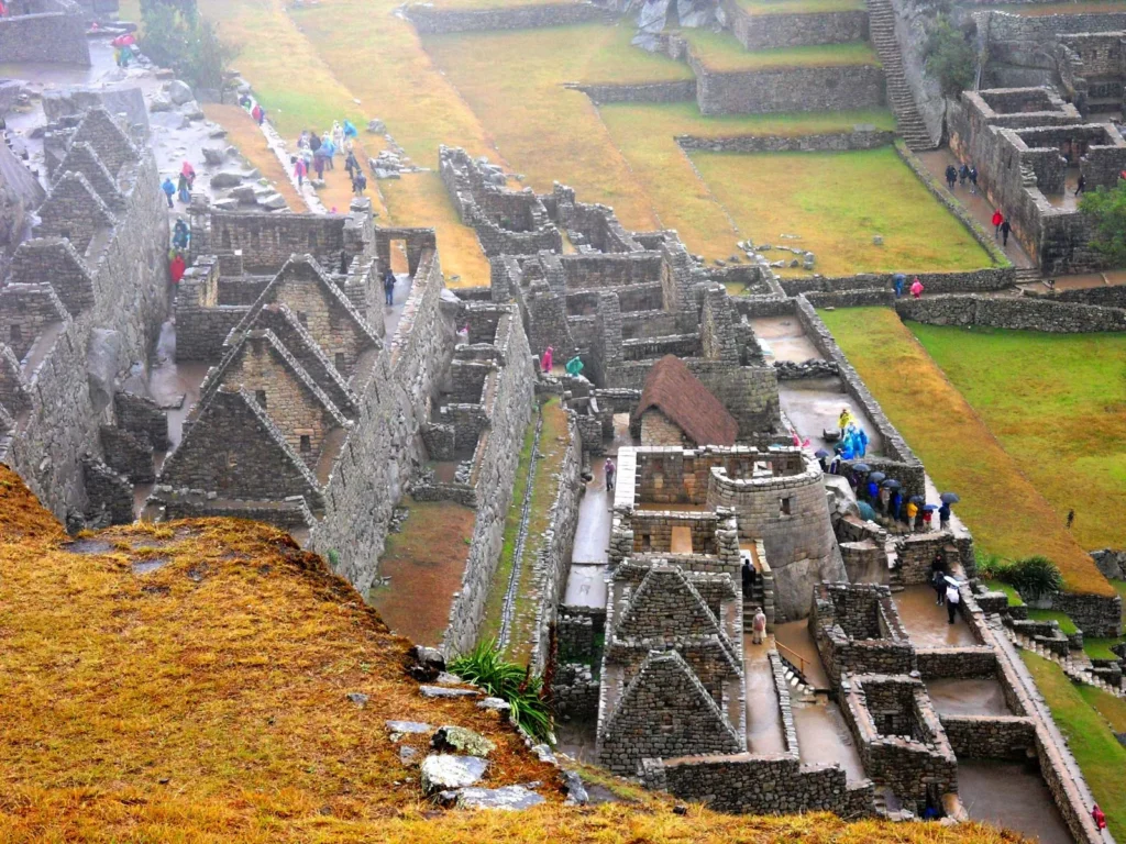 dwellings-Inca-Machu-Picchu-Peru